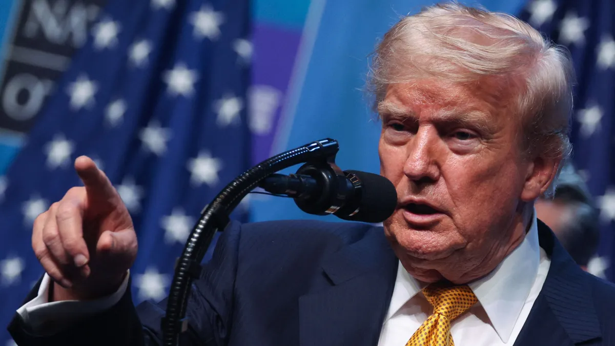 Trump: Hitlerrel és Sztálinnal emlegette együtt magát egy újságíró szerint