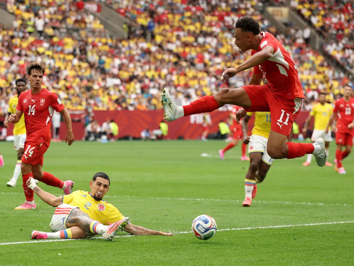 VANCOUVER, CANADA - JULY 07: Daniel Munoz #2 of Colombia competes for the ball against Dan Ndoye #11 of Switzerland during the FIFA World Cup 2026 Round of 16 match between Switzerland and Colombia at BC Place Vancouver on July 07, 2026 in Vancouver, British Columbia, Canada.   Carl Recine/Getty Images/AFP (Photo by Carl Recine / GETTY IMAGES NORTH AMERICA / Getty Images via AFP)