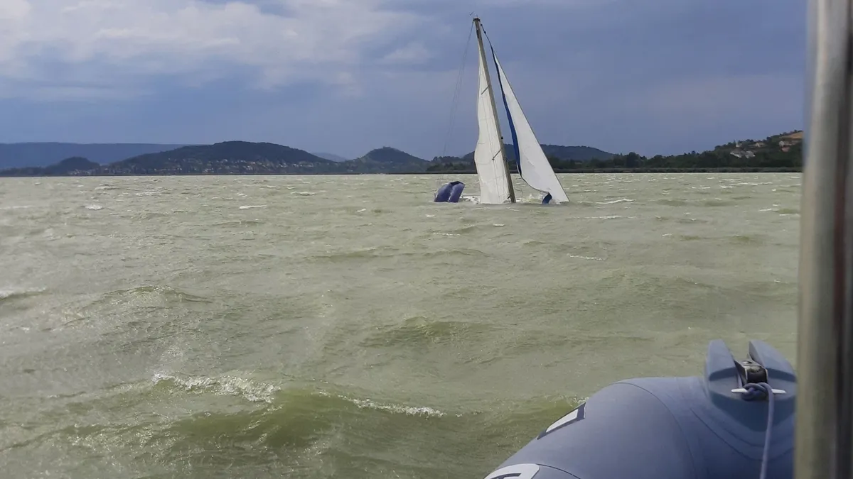 27 embert mentettek ki a Balatonból egy hétvége alatt