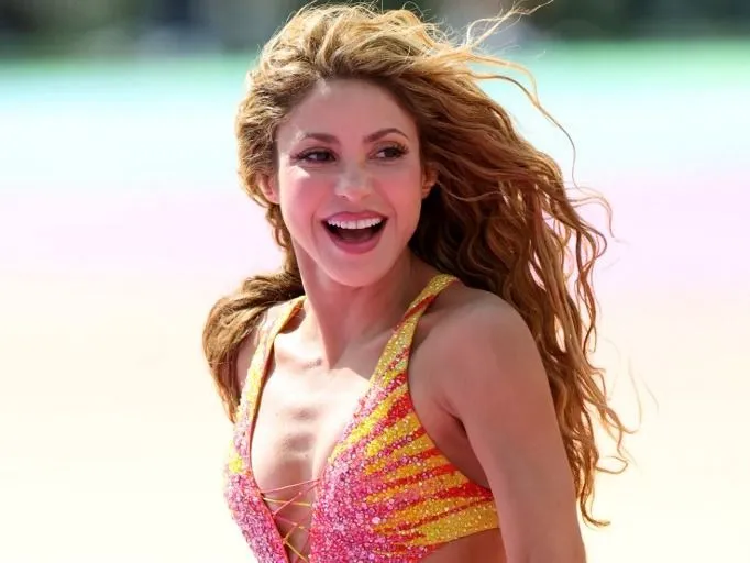 Shakira és Beyoncé a 2026-os labdarúgó-világbajnokságon találkozott. A két világsztár fiatalos külseje és közös fotója lenyűgözte a rajongókat az Instagramon. (A képen Shakira 2026-ban) , EAST RUTHERFORD, NEW JERSEY - JULY 19: Shakira performs during FIFA World Cup 2026 Topps Final Halftime Show at New York New Jersey Stadium on July 19, 2026 in East Rutherford, New Jersey.   Kevin Kane/Getty Images for Global Citizen/AFP (Photo by Kevin Kane / GETTY IMAGES NORTH AMERICA / Getty Images via AFP)