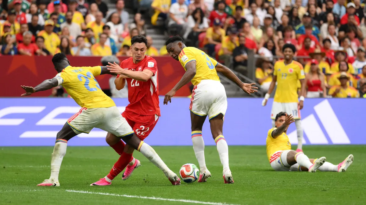 VANCOUVER, CANADA - JULY 07: Fabian Rieder #22 of Switzerland competes for the ball against Davinson Sanchez #23 and Jhon Lucumi #3 of Colombia during the FIFA World Cup 2026 Round of 16 match between Switzerland and Colombia at BC Place Vancouver on July 07, 2026 in Vancouver, British Columbia, Canada.   David Ramos/Getty Images/AFP (Photo by David Ramos / GETTY IMAGES NORTH AMERICA / Getty Images via AFP)