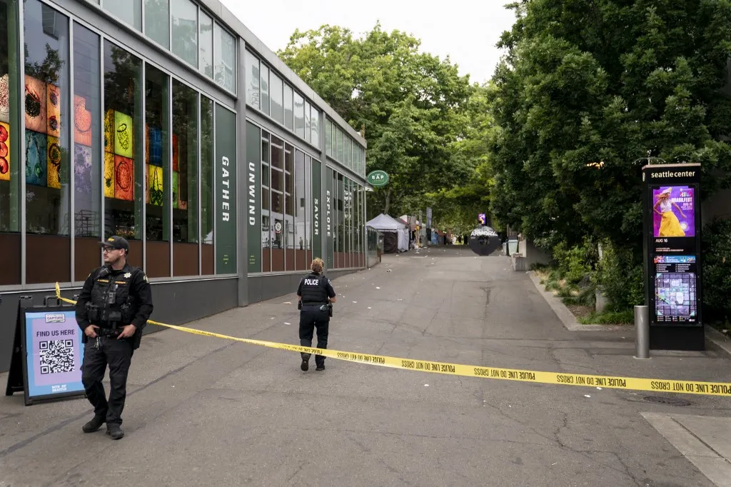 SEATTLE, WASHINGTON - JULY 26: Police officers walk on patrol at the scene of a mass shooting at the Bite of Seattle food festival on July 26, 2026 in Seattle, Washington. At least two people are dead and at least five are wounded after a mass shooting at the event at Seattle Center.   David Ryder/Getty Images/AFP (Photo by David Ryder / GETTY IMAGES NORTH AMERICA / Getty Images via AFP)