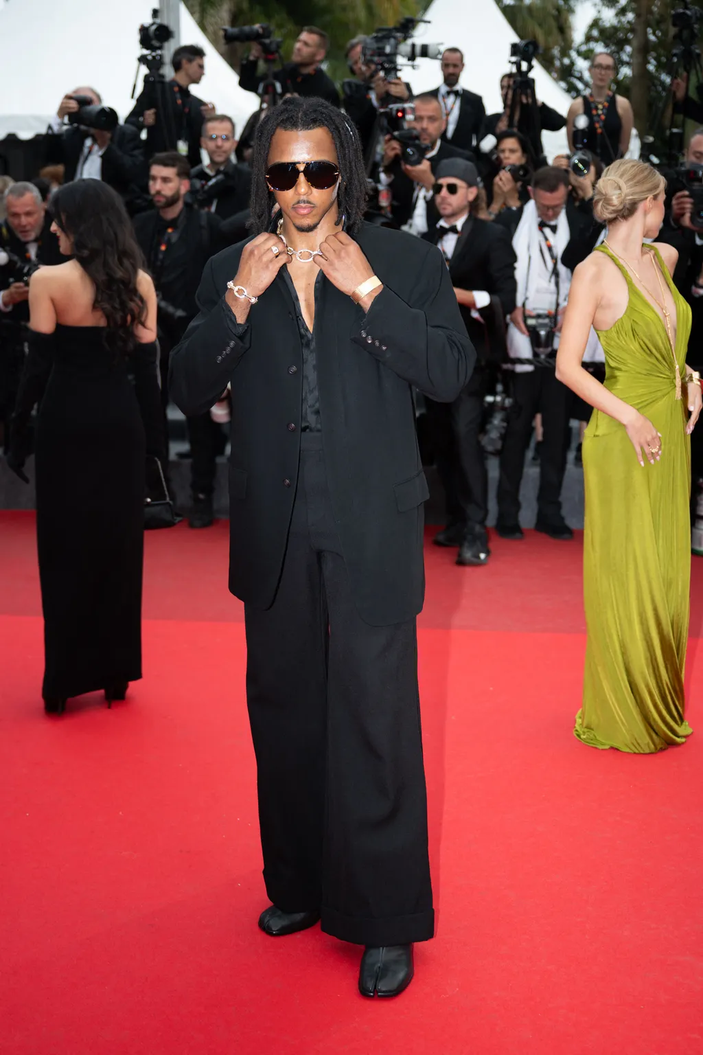 Jules Kounde,JulesKounde,
 attends the red carpet of the movie Highest 2 Lowest during the 78th Cannes Film Festival Cannes France 2025/05/19. (Photo by Laurent Hou / Hans Lucas via AFP)
