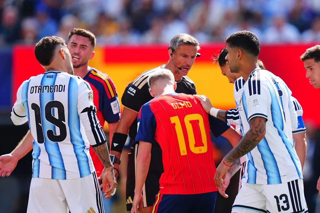 Botránnyal ért véget az argentin és a spanyol válogatott vb-döntője