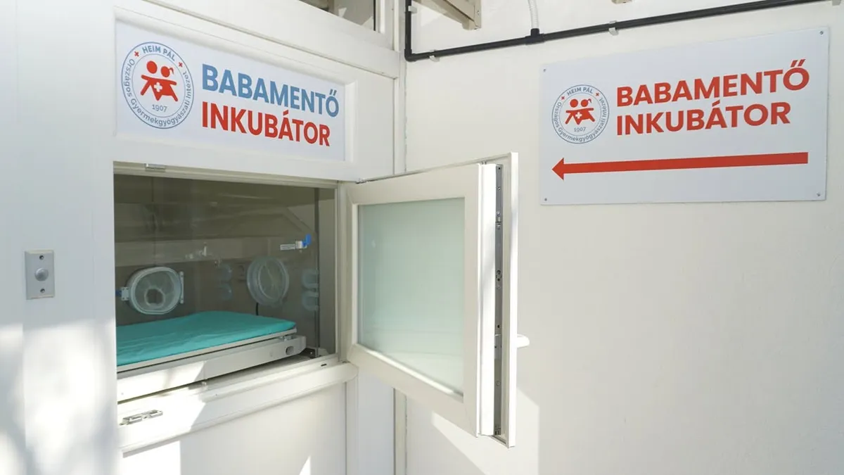 Csecsemőt helyeztek el a Heim Pál Gyermekkórház babamentő inkubátorába