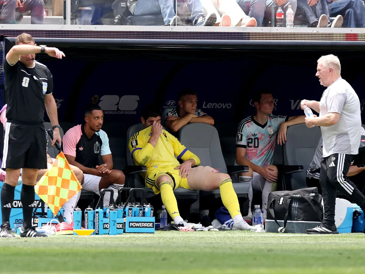 INGLEWOOD, CALIFORNIA - JULY 10: Thibaut Courtois #1 of Belgium reacts on the bench as he is seen with an ice pack on his left thigh during the FIFA World Cup 2026 Quarter Final match between Spain and Belgium at Los Angeles Stadium on July 10, 2026 in Inglewood, California. Carl Recine/Getty Images/AFP (Photo by Carl Recine / GETTY IMAGES NORTH AMERICA / Getty Images via AFP)
