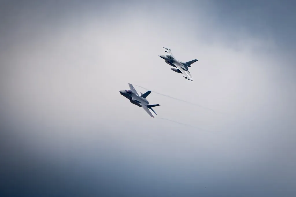 Megsértették a lengyel légteret, rakéta csapódhatott be egy falu közelében, felszálltak a lengyel hadsereg F-16-os vadászgépei - képünk illusztráció Fotó: MATEUSZ WLODARCZYK / NurPhoto