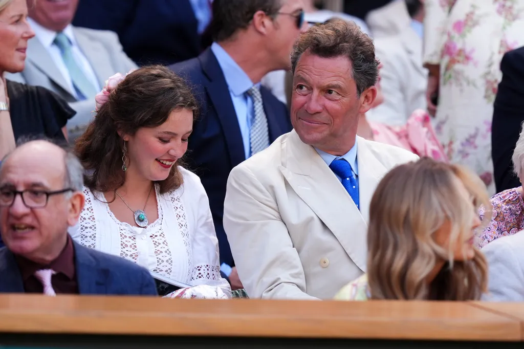 Dominic West a királyi páholyban a 2026-os wimbledoni bajnokság tizedik napján a londoni All England Lawn Tennis and Croquet Clubban. Kép ​​dátuma: 2026. július 8., szerda.