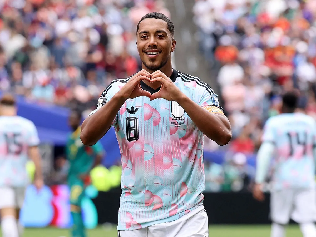 Youri Tielemans a Manchester Unitednál folytatja pályafutását