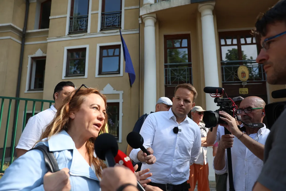 Szabó Tímea a Zsolti bácsi ügyben indult rágalmazási per előtt