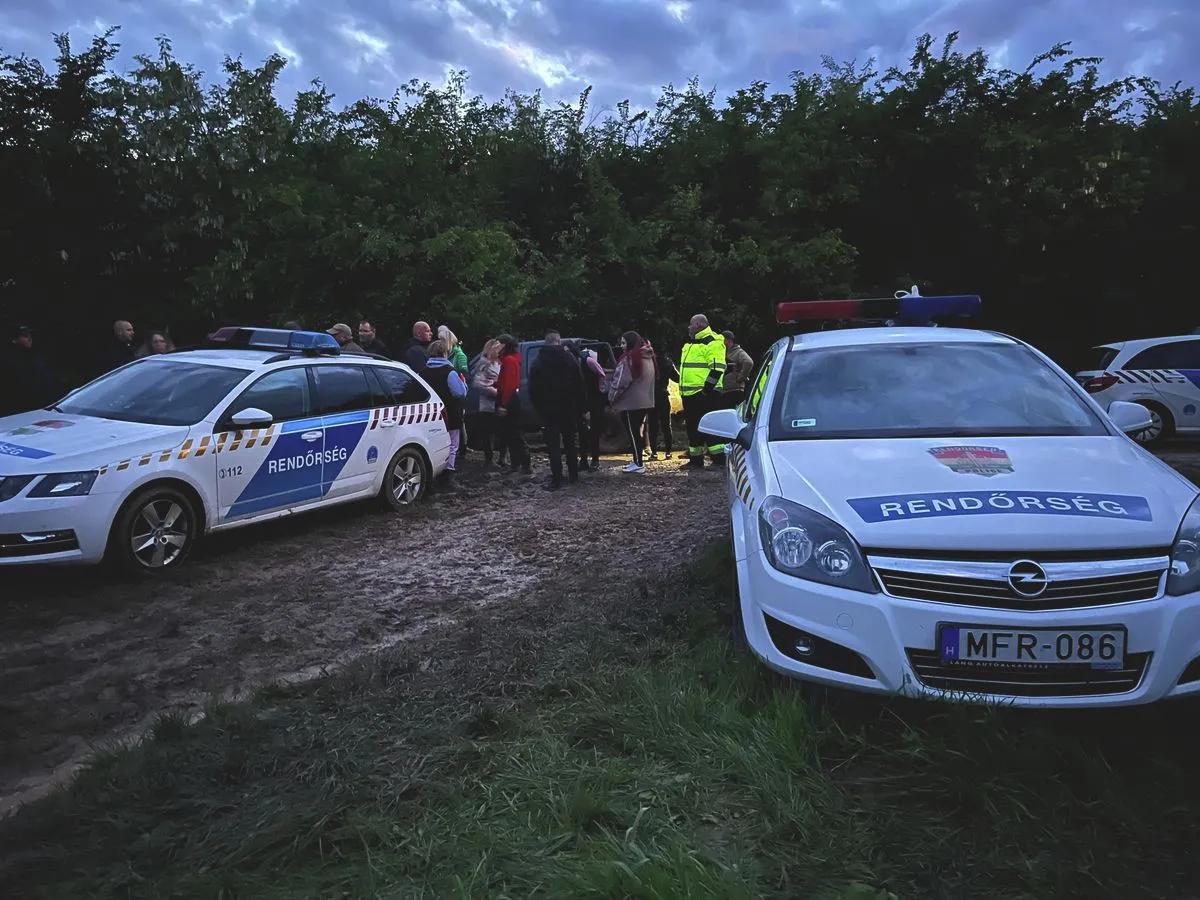 Rendőrök mellett polgárőrök és civilek is nagy számban csatlakoztak a hajtóvadászathoz. Egy napos kutatás után, szokatlan helyen találták meg a rendőrt gázoló sofőrt Fotó: MW illusztráció/Kovács Liliána