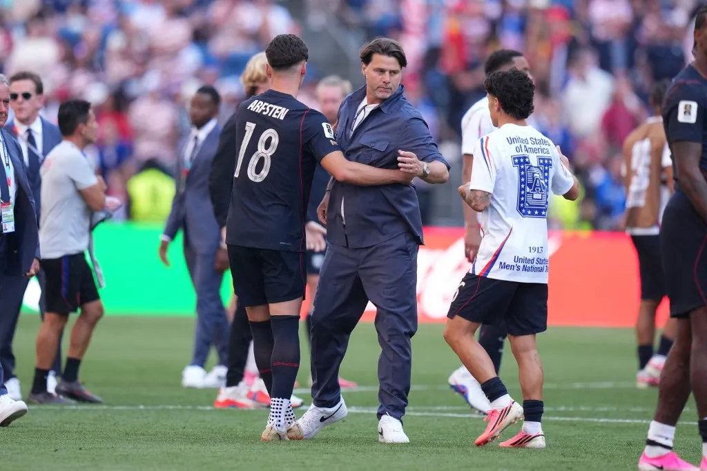 Az Egyesült Államok szövetségi kapitánya, Mauricio Pochettino vigasztalta játékosait a kiesés után