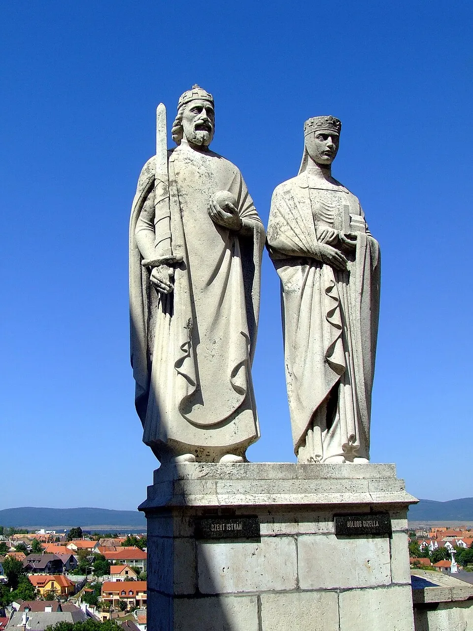 a veszprémi Szent István és Gizella uralkodópár szobra.