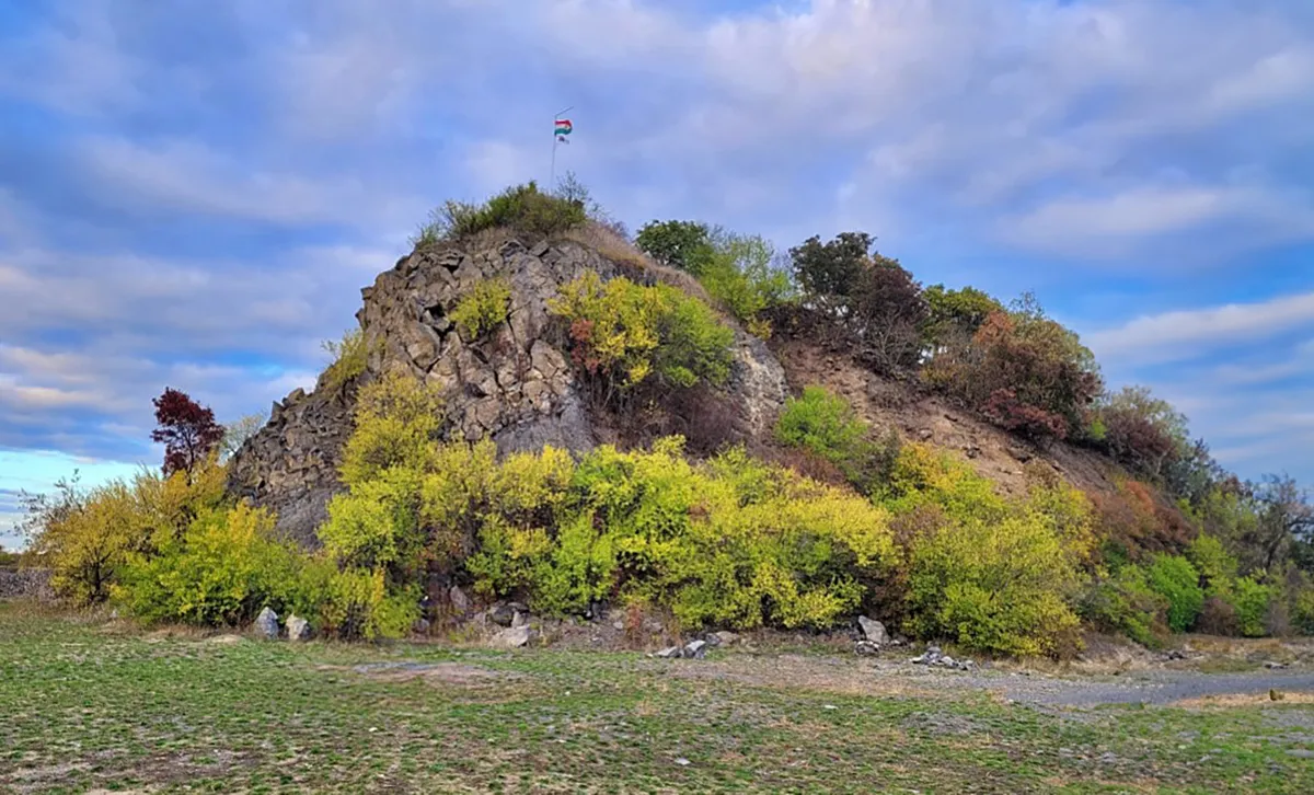 Haláp-tanösvényen elhelyezkedő Haláp-hegy a Balatonnál