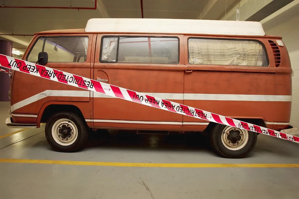 The Kombi camper van belonging to Britons Joanne Lees and Peter Falconio is seen impounded at the Northern Territory Supreme Court in Darwin, 18 October 2005, to be used as evidence in the murder trial of Australian Bradley John Murdoch. Forty-seven-year-old Bradley John Murdoch is accused of killing Briton Peter Falconio in 2001, with Falconio's body never having been found. The girlfriend of Falconio, Joanne Lees, tearfully identified the outback drifter Murdoch as the man who attacked them as the trial into one of Australia's most high-profile crimes continued 18 October. AFP PHOTO/POOL/Ian Waldie (Photo by IAN WALDIE / POOL / AFP)
