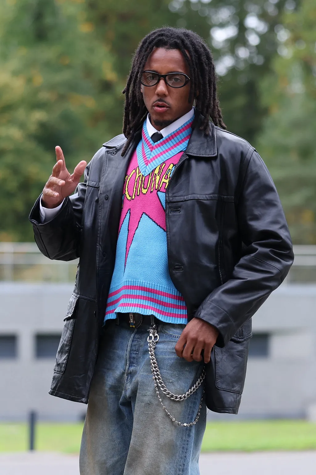 Jules Kounde,JulesKounde,                       
France's defender #05 Jules Kounde arrives for a training session at the team's training grounds in Clairefontaine-en-Yvelines, southwest of Paris on October 6, 2025, as part of preparations for their upcom