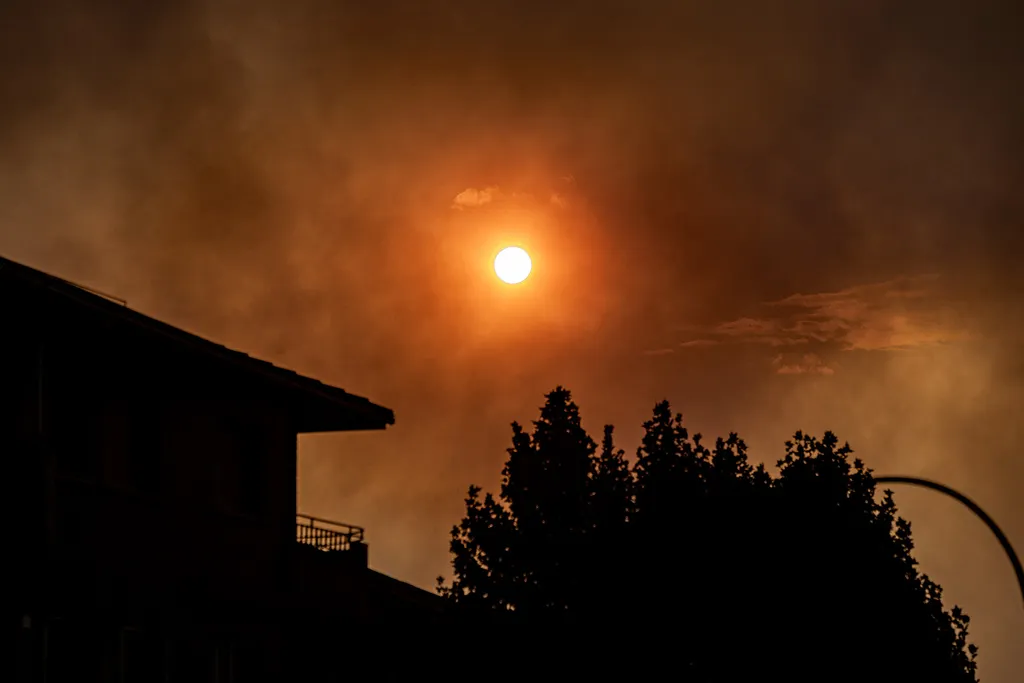 Evacuation of towns affected by the wildfires in Spain