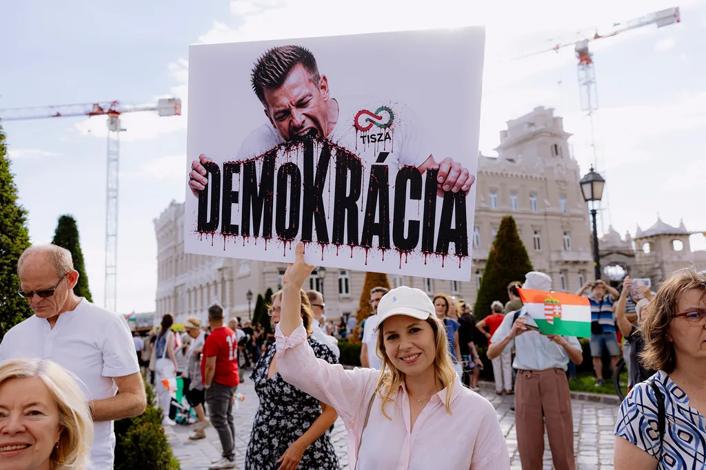 StopÖnkény!, tüntetés az alaptörvény módosítása ellen, alaptörvénymódosításellen, demonstráció, 2026.07.09.