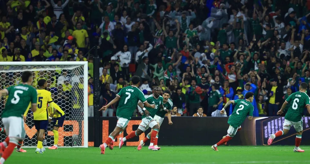 Bombagóllal szerzett vezetést Mexikó Ecuador ellen a foci-vb-n