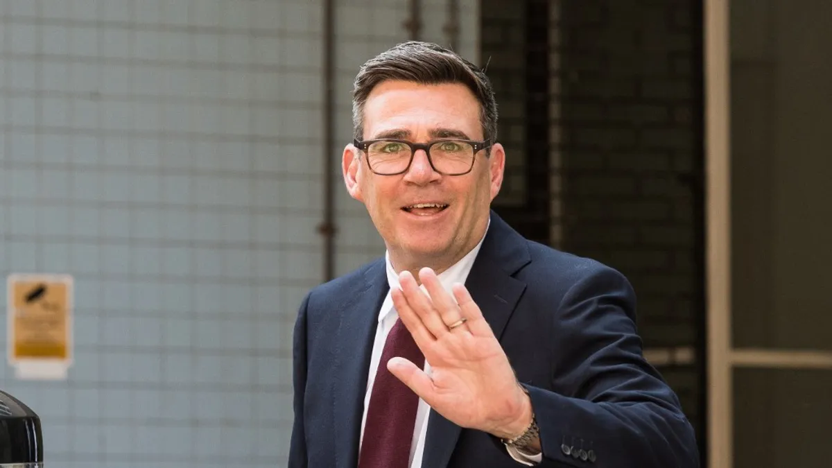 Andy Burnham az új brit miniszterelnök