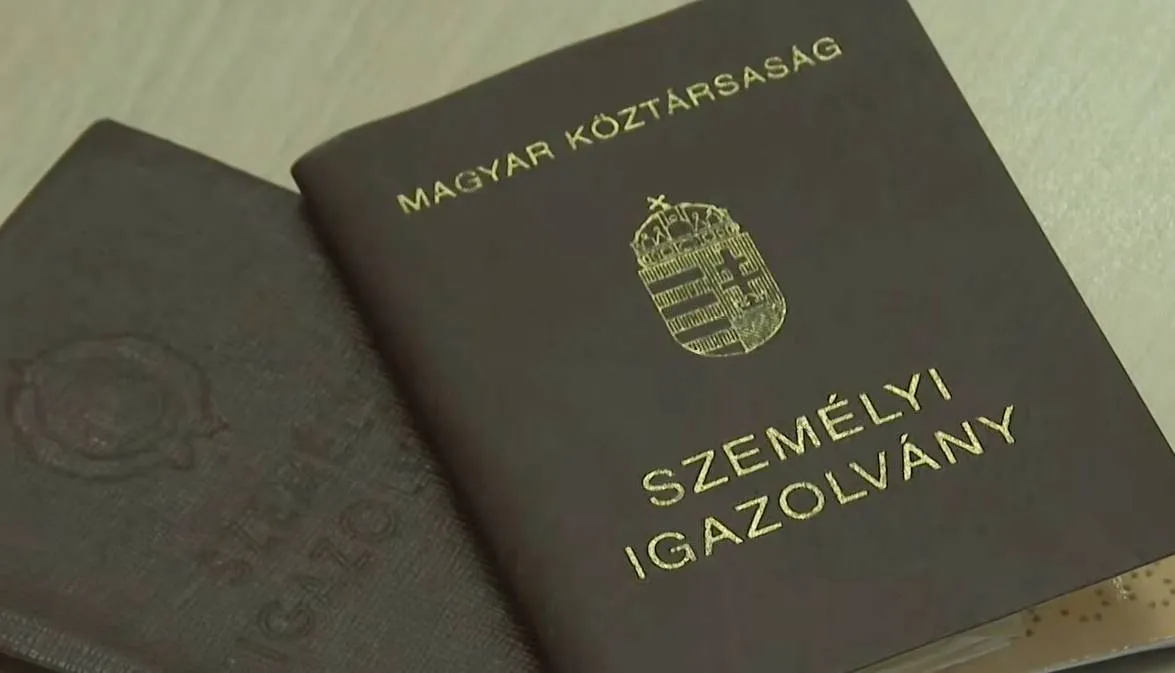 Augusztus 3-án lejár a régi, könyvformátumó személyi igazolványok érvényessége