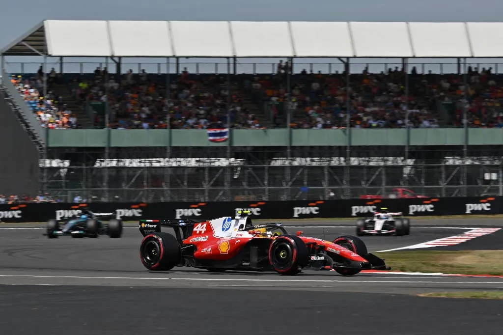 Lewis Hamilton számára jól indult a Forma-1-es Brit Nagydíj