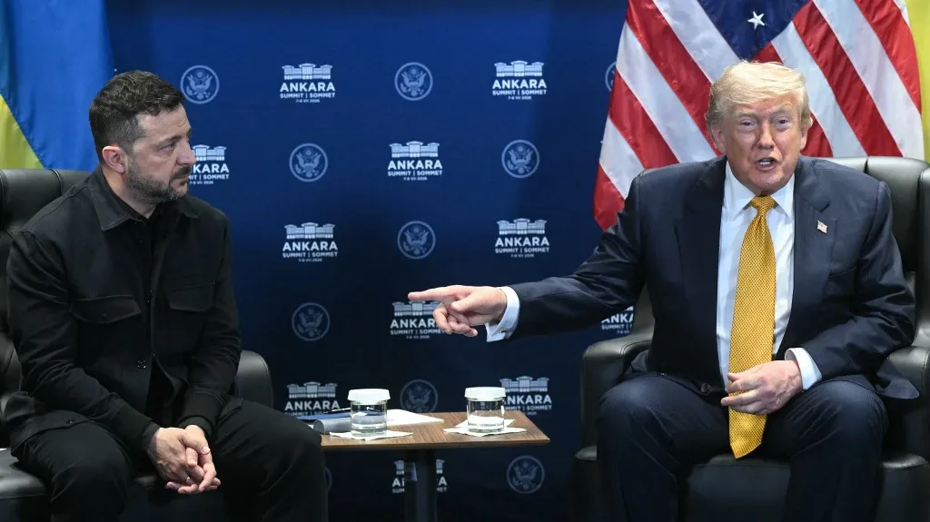 Ukraine's President Volodymyr Zelensky (L) meets with US President Donald Trump on the sidelines of the NATO Summit at Bestepe Presidential Compound in Ankara, on July 8, 2026. The summit comes at a fraught time for the 77-year-old transatlantic alliance, with the US President demanding members make good on a pledge to ramp up defence spending as Washington takes a step back from Europe. (Photo by SAUL LOEB / AFP), Trump-Zelenszkij találkozó