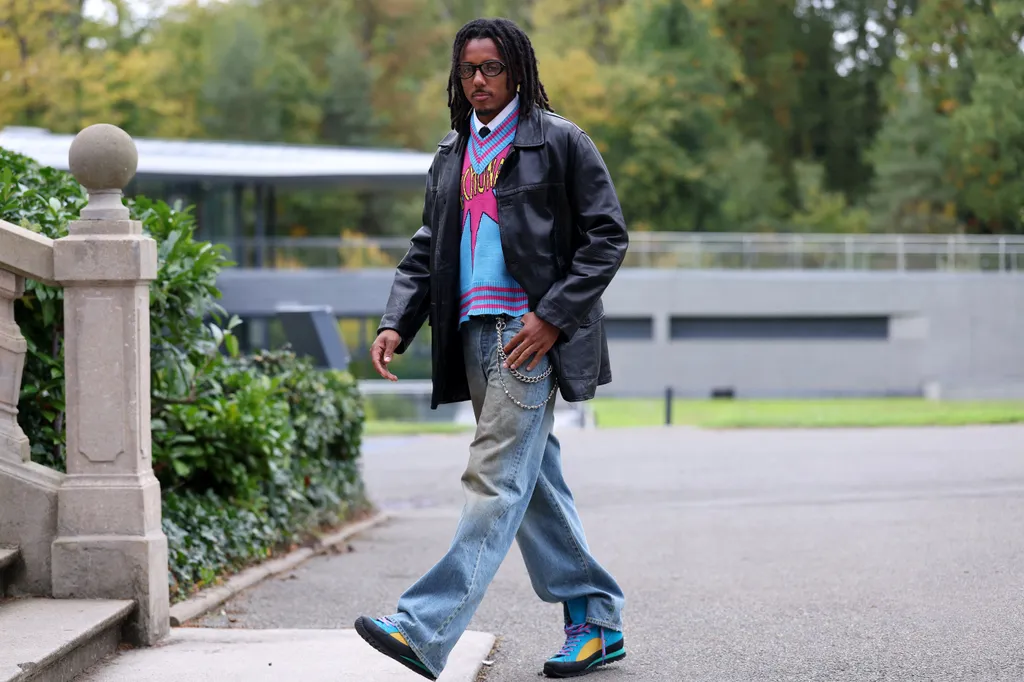 Jules Kounde,JulesKounde,                       France's defender #05 Jules Kounde arrives for a training session at the team's training grounds in Clairefontaine-en-Yvelines, southwest of Paris on October 6, 2025, as part of preparations for their upcomi