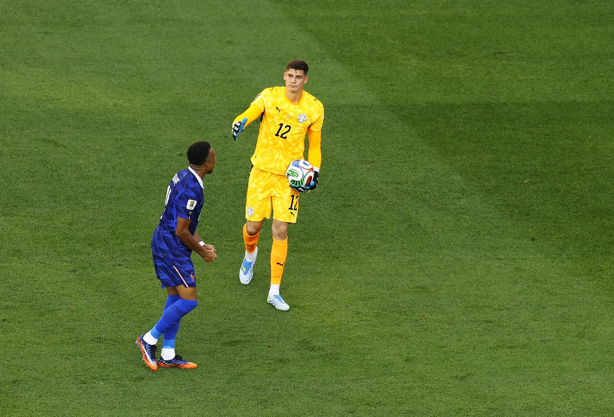 PHILADELPHIA, PENNSYLVANIA - JULY 04:  Kylian Mbappé #10 of France refuses to shake hands with Orlando Gill #12 of Paraguay after a 1-0 win during the FIFA World Cup 2026 Round Of 16 match between Paraguay and France at Philadelphia Stadium on July 04, 2026 in Philadelphia, Pennsylvania. (Photo by Al Bello/Getty Images)
