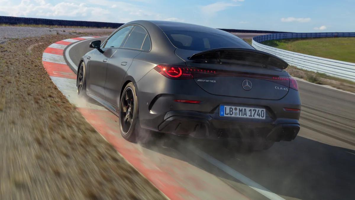 3,0 másodperc alatt ugrik 100 km/órára az elektromos Mercedes-AMG CLA 45