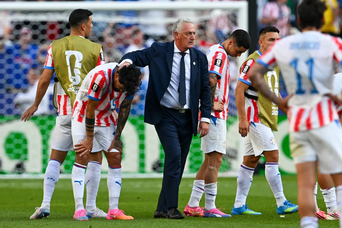 PHILADELPHIA, PENNSYLVANIA - JULY 4: Head coach Gustavo Alfaro of Paraguay consoles Gustavo Gomez #15 of Paraguay after the FIFA World Cup 2026 Round Of 16 match between Paraguay and France at Philadelphia Stadium on July 4, 2026 in Philadelphia, Pennsylvania. (Photo by Stephen Nadler/ISI Photos/ISI Photos via Getty Images)