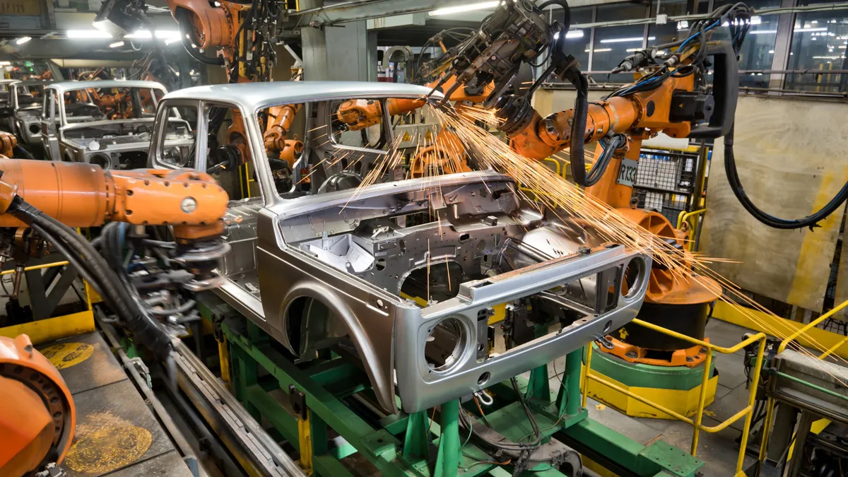 Ünnepélyes keretek között indult el a Lada gyárában a frissített Niva Legend gyártása.
