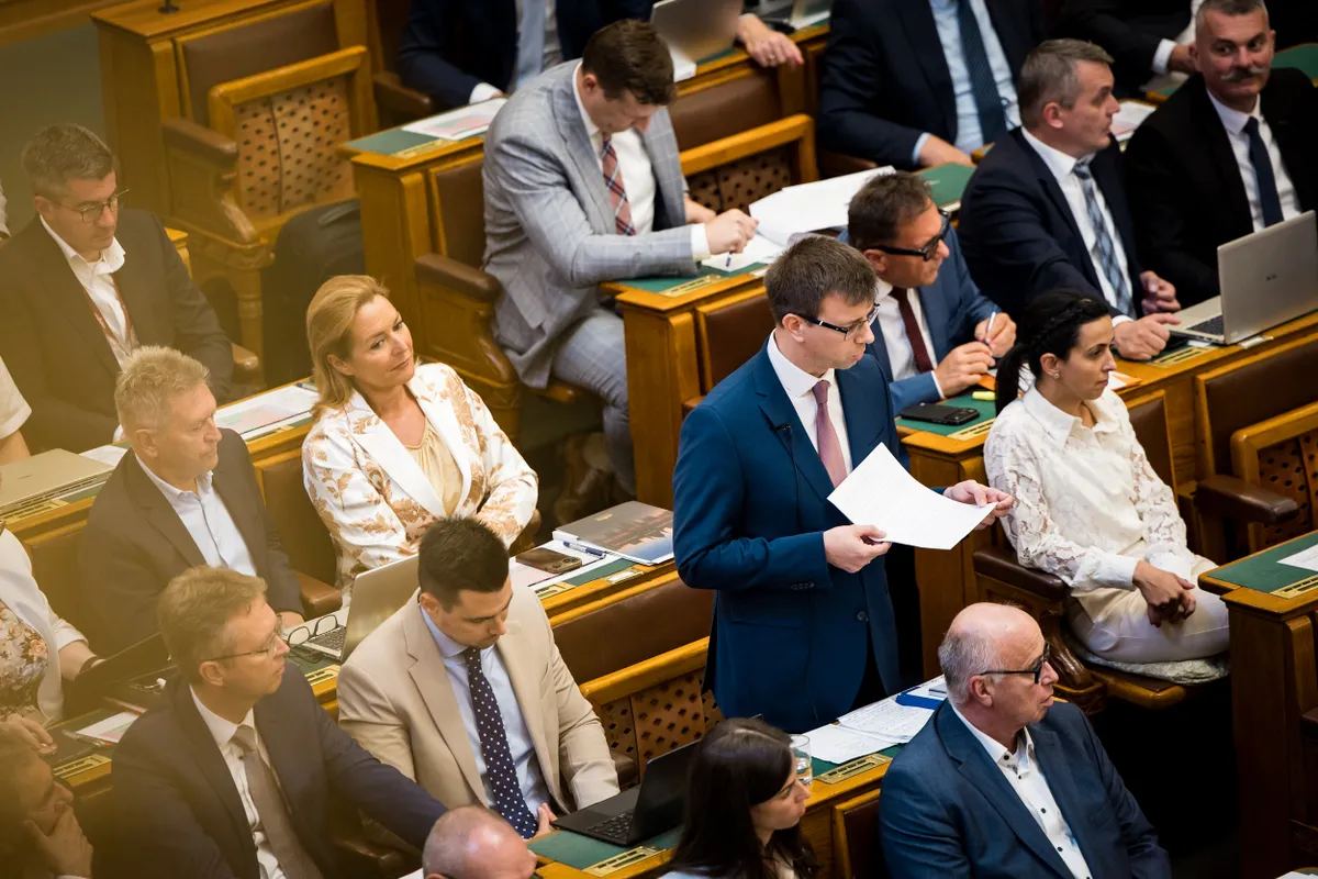 Bóka János a parlament rendkívüli ülésén