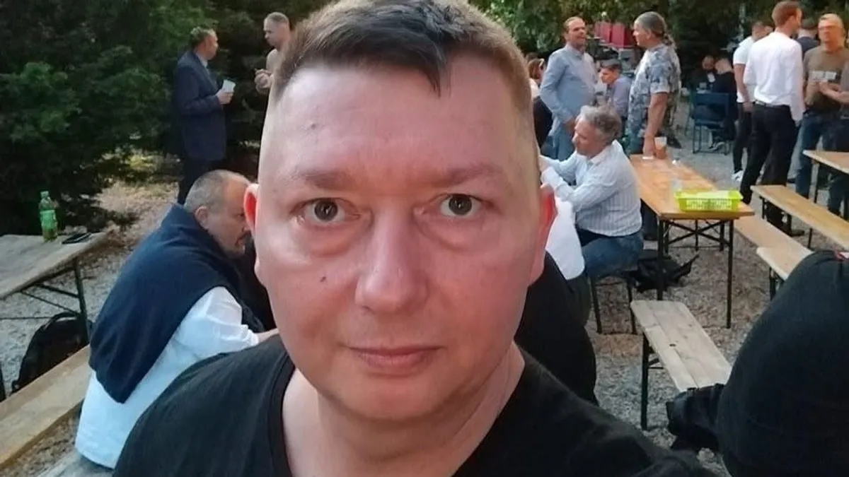 Szabadon engedték a megafonos Szakács Istvánt, akit terrorcselekménnyel való fenyegetés miatt vittek be a rendőrök