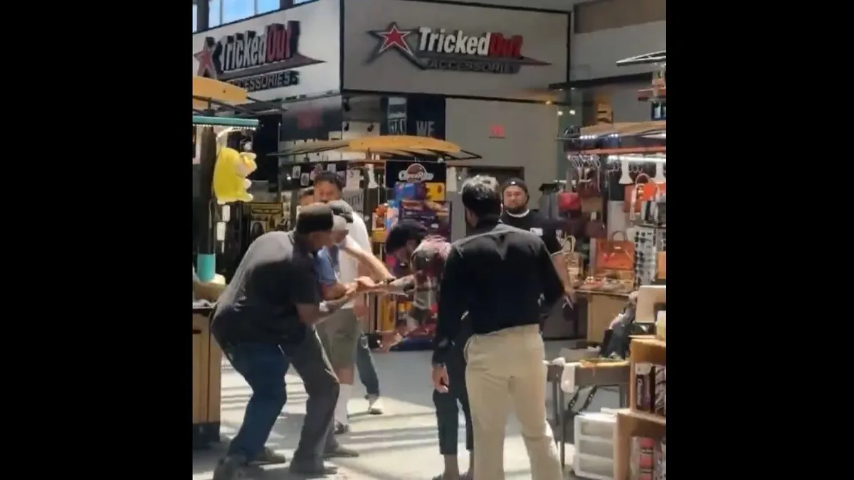 késelés, késes támadó, pláza, bevásárlóközpont, Valley Fair Mall, Egyesült Államok, Utah