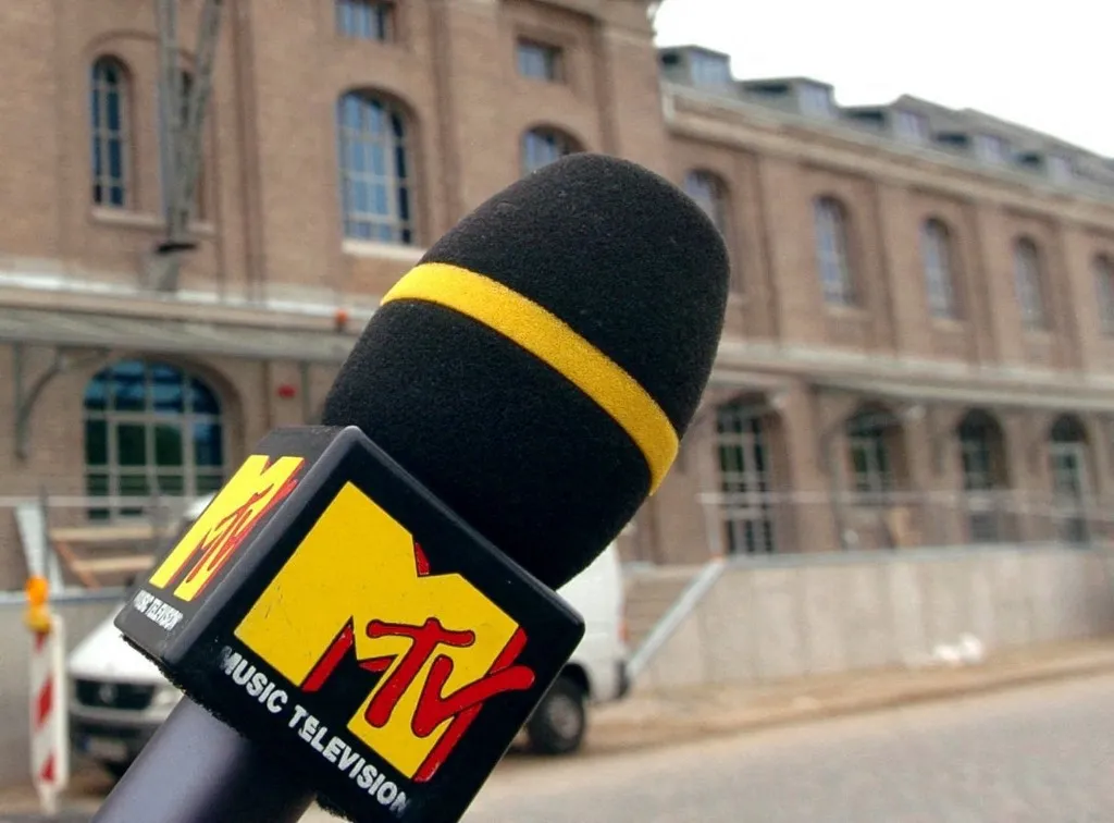 (dpa) - A microphone with the MTV, music television, logo on it, points at the new headquarter of MTV in Berlin, 20 April 2004. The historic building was refurbished for sum of around 10 million euros. (Photo by PEER GRIMM / dpa-Zentralbild / dpa Picture-Alliance via AFP)