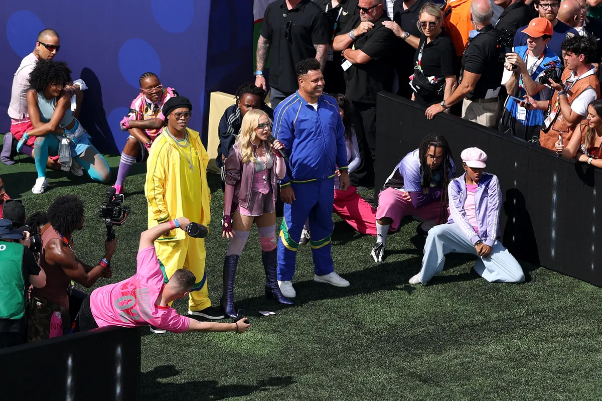 A félidei show Ronaldinhóval, Madonnával és Ronaldóval kezdődött