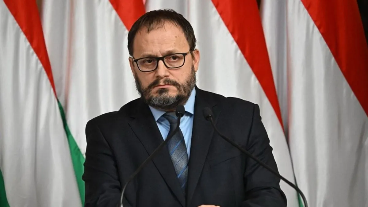 Kármán András Brüsszelbe megy az uniós források ügyében.