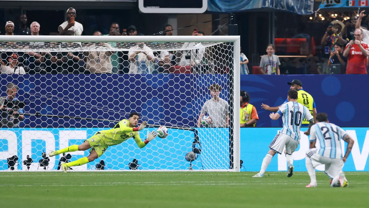 ATLANTA, GEORGIA - JULY 07: Mostafa Shoubir #23 of Egypt makes a save against a penalty by Lionel Messi #10 of Argentina during the FIFA World Cup 2026 Round of 16 match between Argentina and Egypt at Atlanta Stadium on July 07, 2026 in Atlanta, Georgia. Elsa/Getty Images/AFP (Photo by ELSA / GETTY IMAGES NORTH AMERICA / Getty Images via AFP)