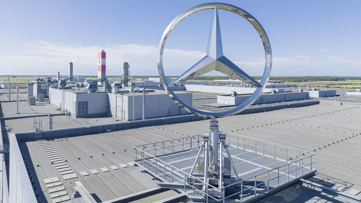 Átadták a Mercedes-Benz második gyárát Kecskeméten.