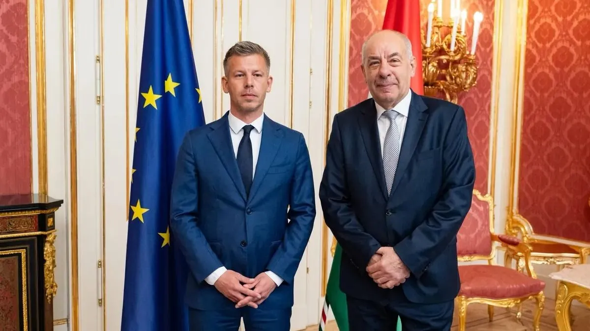 Sulyok Tamás aláírta az Alaptörvény módosítását, Bóka János szerint sötét korszak kezdődhet
