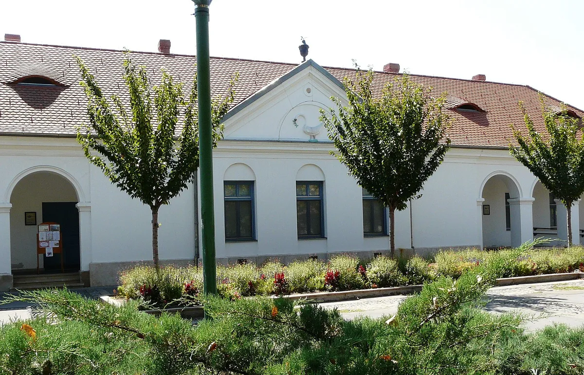 A kiskunfélegyházi Hattyú-ház homlokzata