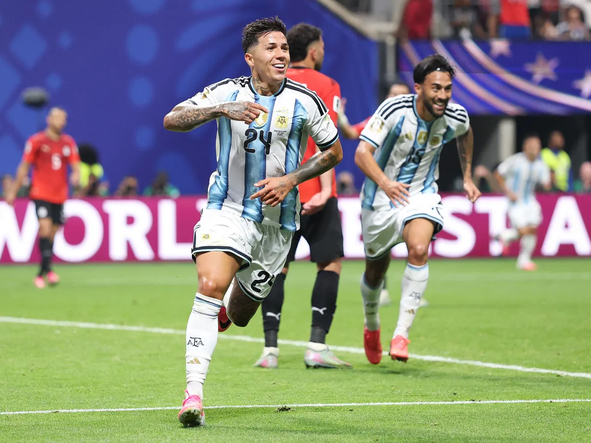 ATLANTA, GEORGIA - JULY 07: Enzo Fernandez #24 of Argentina celebrates scoring his team's third goal during the FIFA World Cup 2026 Round of 16 match between Argentina and Egypt at Atlanta Stadium on July 07, 2026 in Atlanta, Georgia. Justin Setterfield/Getty Images/AFP (Photo by Justin Setterfield / GETTY IMAGES NORTH AMERICA / Getty Images via AFP)