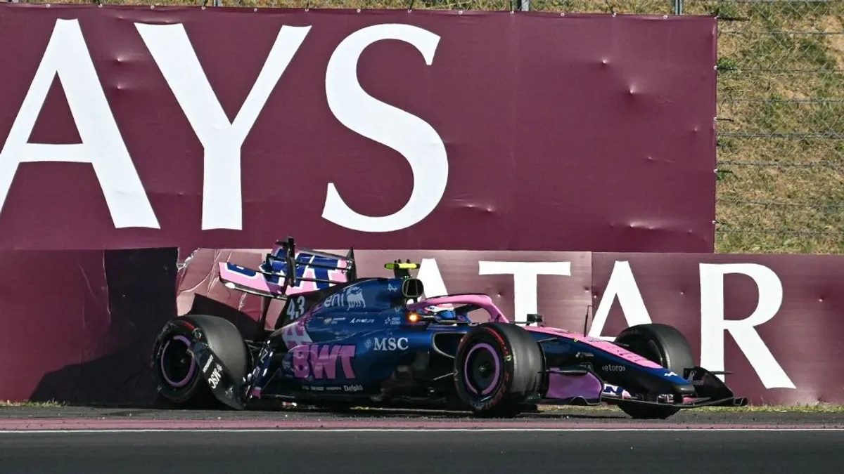 Baleset a Magyar Nagydíjon: összetörte az autóját az F1-es sztárpilóta – videó