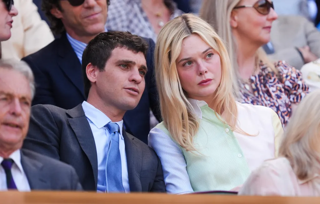 Elle Fanning a királyi páholyban a 2026-os wimbledoni bajnokság tizedik napján a londoni All England Lawn Tennis and Croquet Clubban. Kép ​​dátuma: 2026. július 8., szerda.