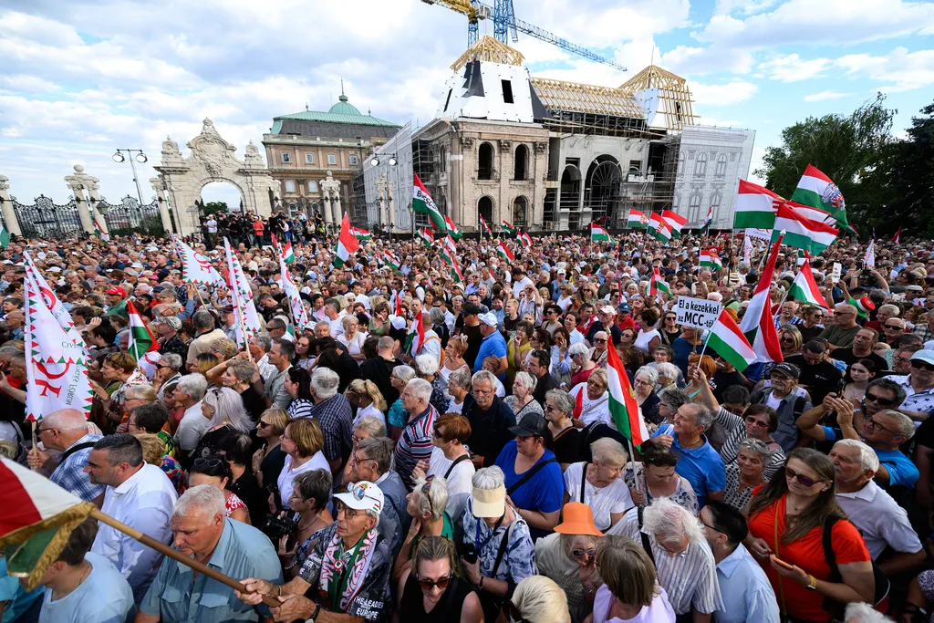 StopÖnkény!, tüntetés az alaptörvény módosítása ellen, alaptörvénymódosításellen, demonstráció, 2026.07.09.
