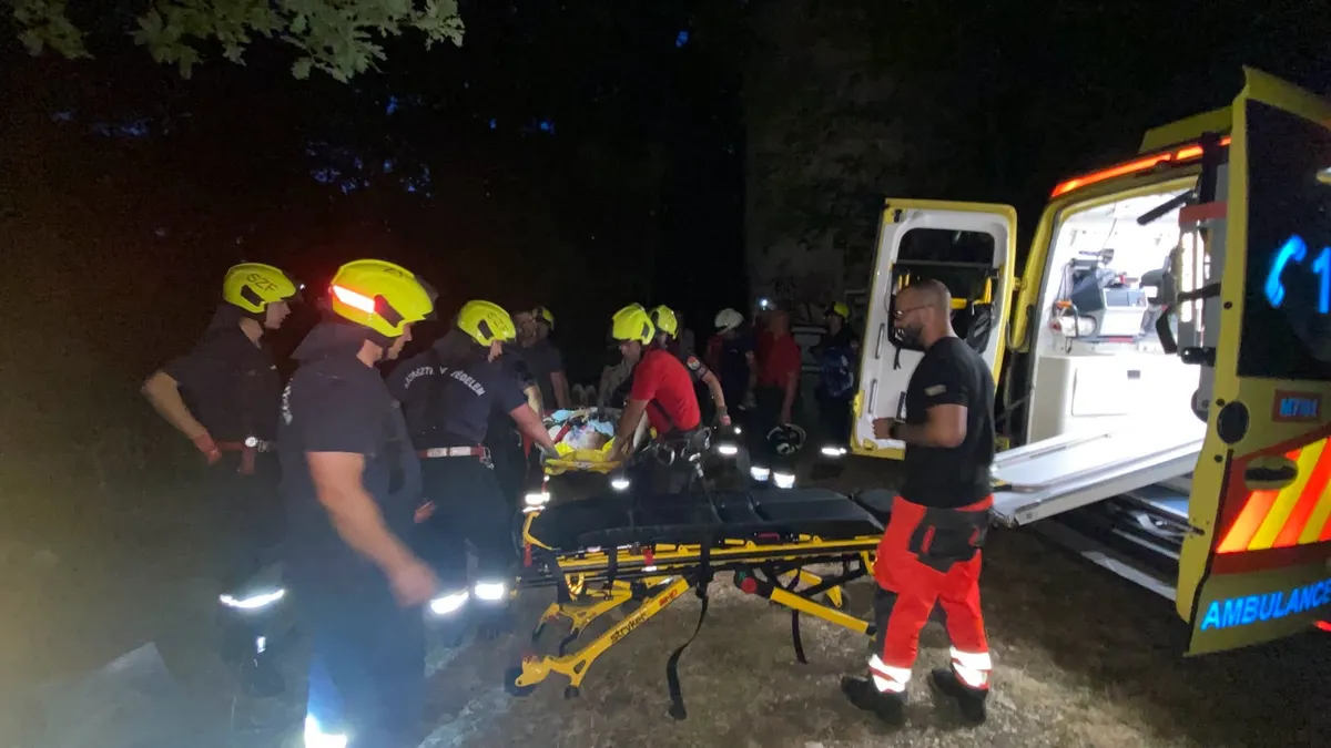 Lezuhant siklóernyőst mentettek ki a Vértesből.