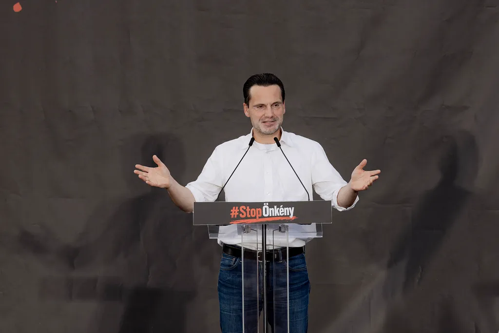 StopÖnkény!, tüntetés az alaptörvény módosítása ellen, alaptörvénymódosításellen, demonstráció, 2026.07.09.