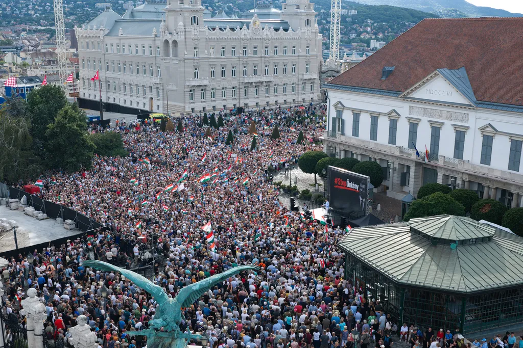 StopÖnkény!, tüntetés az alaptörvény módosítása ellen, alaptörvénymódosításellen, demonstráció, 2026.07.09.