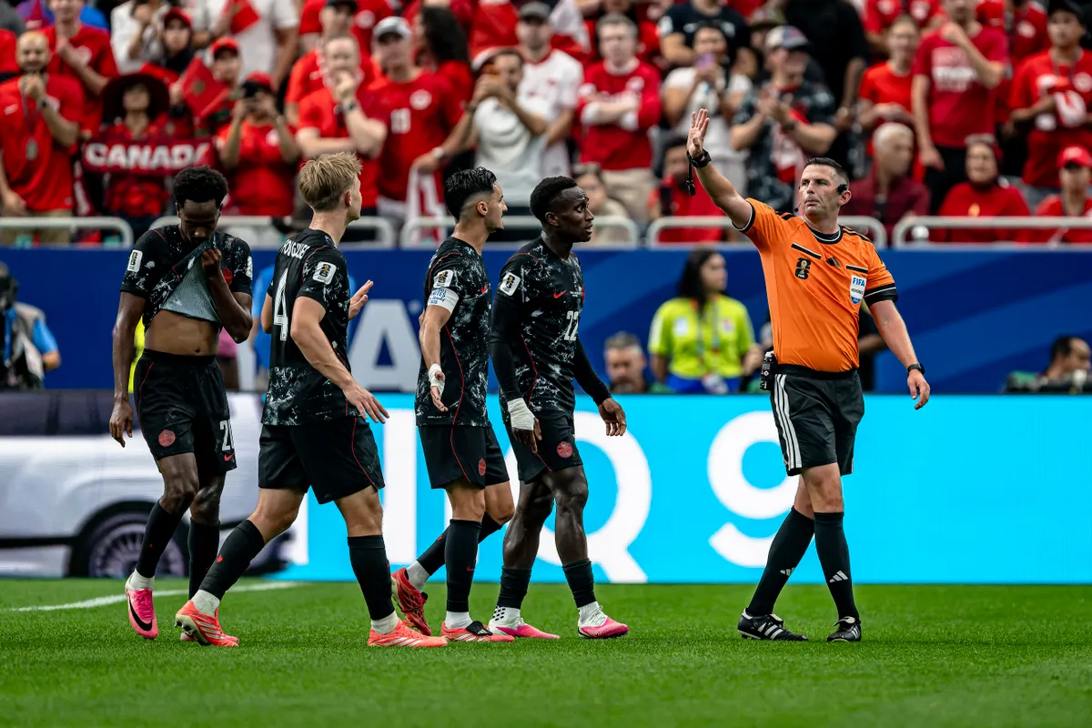 Michael Oliver csak akkor lehet a vb-döntő játékvezetője, ha Anglia és Argentína sem jut el a fináléig
